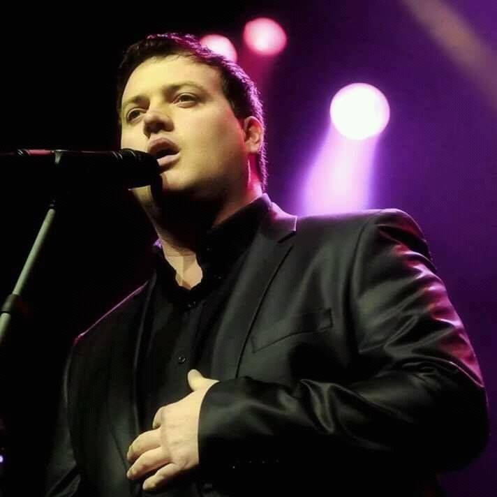 Ben Ashley performing in Benidorm